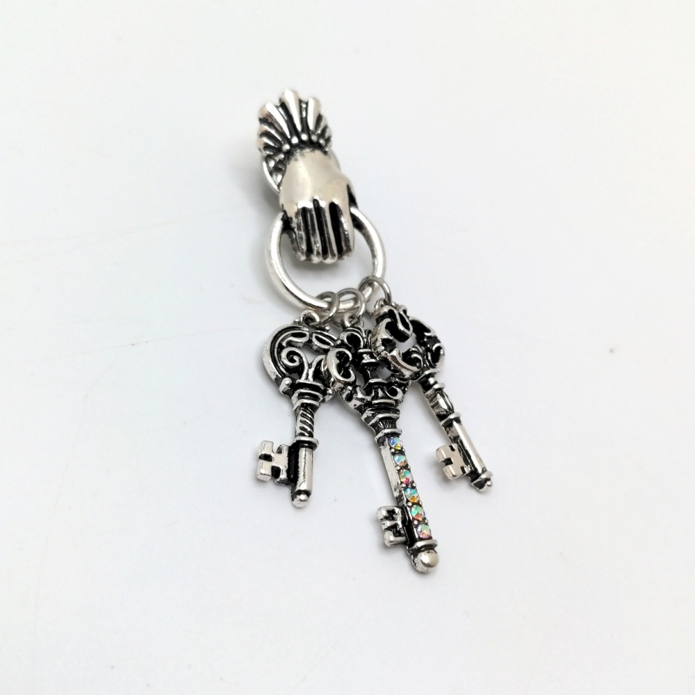Victorian Revival Hand Brooch With Keys - Picture 3 of 6